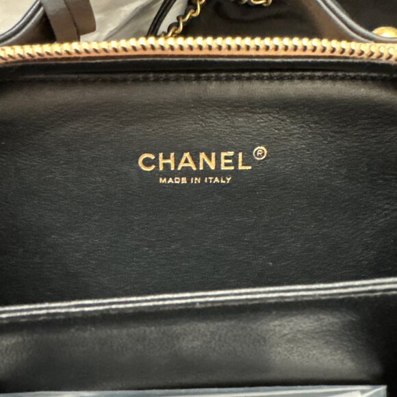 Chanel Small CC Filigree Vanity Case Black and Beige Caviar Antique Gold Hardwar - Picture 7 of 15
